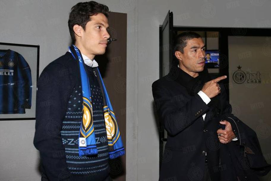 Hernanes ascolta le indicazioni di Cordoba. Inter.it